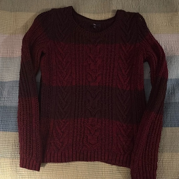 Gap Red Knit - Picture 2 of 3